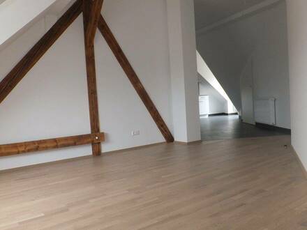 Mietwohnung - Dachgeschoßwohnung in der Innenstadt ! Modern und gepflegt!