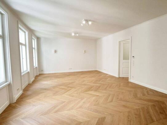 Wunderschön sanierte 4-Zimmer-Wohnung mit hofseitigem Balkon!