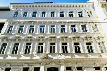 Die perfekte Stadtwohnung - Magisch schöner Altbau in bester Nachbarschaft! BEZUGSFERTIG!