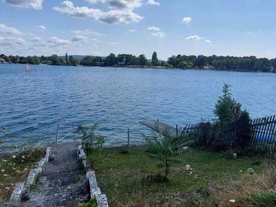 NEUFELDER SEE: großes Grundstück mit Wohnobjekten direkt am See !