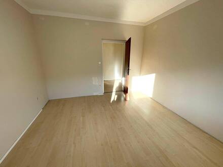 Gefördert | 3 Zimmer | Loggia