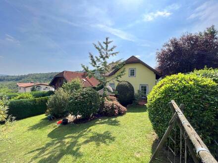 Großzügiges Familienhaus, herrliche Süd- und Ruhelage, Pool, gepflegter Garten!