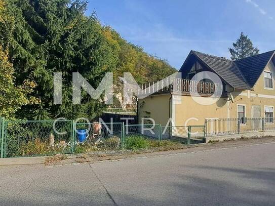 SANIERUNGSBEDÜRFTIGES EINFAMILIENHAUS MIT TERRASSE