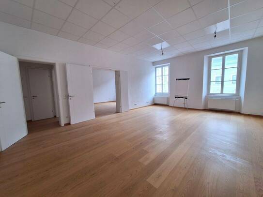 360 TOUR / Modernes, zentral begehbares 2-Zimmer-Altbaubüro in zentraler Lage von Klagenfurt - Nähe Alter Platz