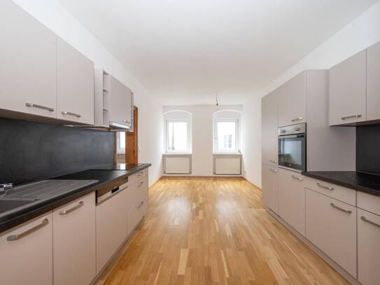 Gemütliche 6 Zimmer WOHNUNG mit Küche und Terrasse