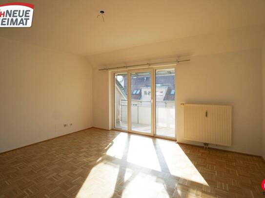 GERÄUMIGE 3-ZIMMER-DACHGESCHOSSWOHNUNG MIT LOGGIA IN KATSDORF!