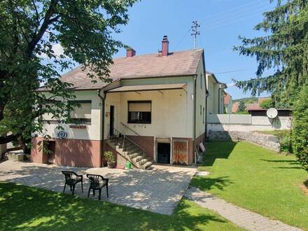 Einfamilienhaus mit viel Stauraum und Garten