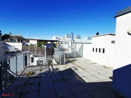 UNBEFRISTET - Helle und ruhige 3-Zimmer Maisonette Wohnung mit offener Küche, Galerie, rd. 27 m2 Dachterrasse, Klimaanl…