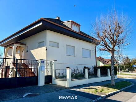Geräumiges Einfamilienhaus mit großzügigem Garten und Garage