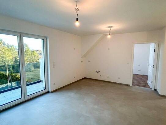 Erstbezug im Herzen von Deutsch-Wagram: Moderne Dachgeschoss-Wohnung mit Balkon, Fußbodenheizung und Parkplatz