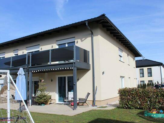 Neuwertig - Zentrale moderne Wohnung in Grün- und Ruhelage von Burgkirchen/ Braunau