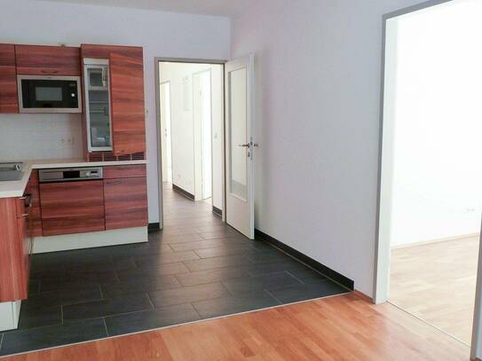 Ab MAI - Moderne, hochwertig ausgestattete 4-Zimmer Wohnung. Auch ideal für 3-er WG geeignet.