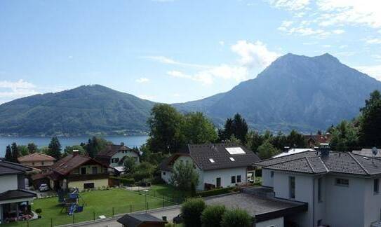 Geräumiges Mehrfamilienhaus mit Seeblick-in 2 Wohnungen teilbar