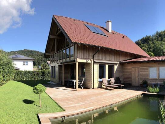 | BLOCKHAUS MIT NATURPOOL UND TRAUMHAFTEN GEBIRGSBLICK | SONNIGE LAGE AM FUSS DES SCHAFBERGS |