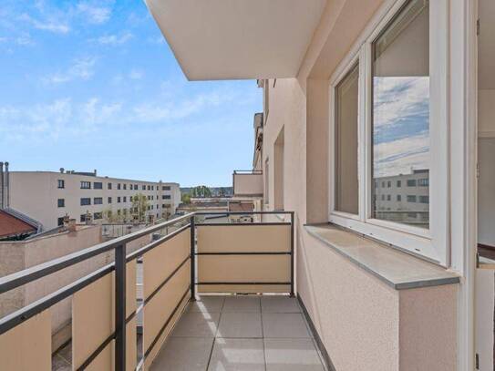 Neubauwohnung mit Balkon und Blick auf die Gloriette!