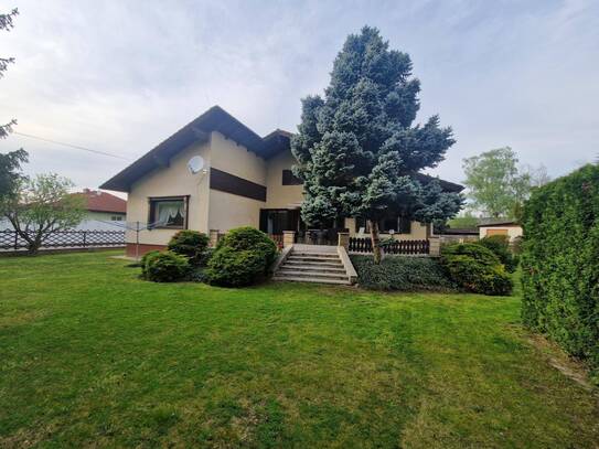 LIEBEVOLLER BUNGALOW MIT PARKÄHNLICHEM GARTEN IN BESTER ZENTRUMSNAHER WOHNLAGE