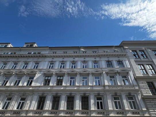 Traumhafte Altbauwohnung in historischem Zinshaus in 1040 Wien