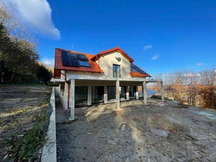 Exklusives Wohnen - Idyllisch gelegenes Haus mit traumhaftem Panorama Stadtblick!