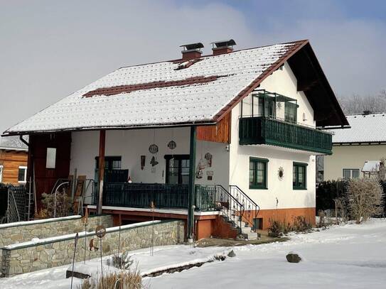 Wohnhaus mit Garage und Carport, voll unterkellert, zweitwohnsitzfähig