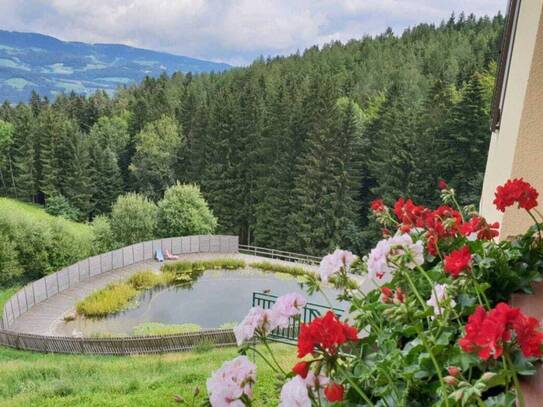 NATUR PUR-traumhaft schöne Aussichtslage, barrierefreie Hausetage, Naturschwimmteich/Wellnessoase 3 Zimmer mit 2 Balkon…