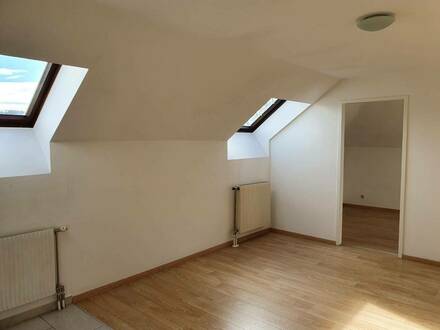 Wunderschöne Drei-Zimmer-Dachgeschoßwohnung in Grünruhelage, Miete 4400 Steyr