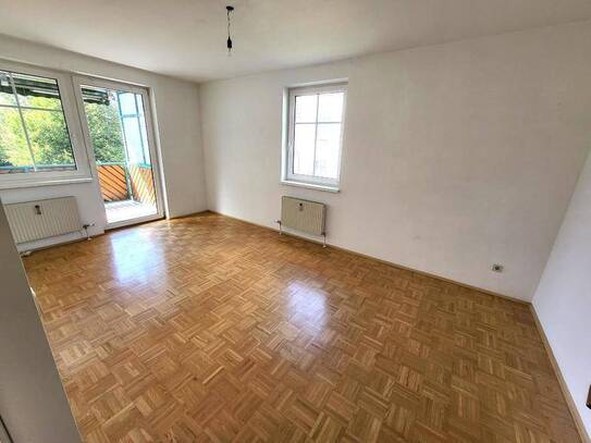 Schöne Wohnung mit Loggia und Parkplatz