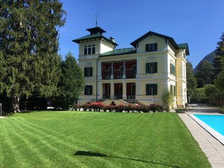 IM KAISERLICHEN STIL: SCHLOSSARTIGE VILLA IM SALZKAMMERGUT