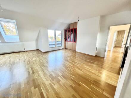 SONNENDURCHFLUTETE DACHGESCHOSS-WOHNUNG MIT TRAUMAUSBLICK UND 2 TERRASSEN/BALKON ZU KAUFEN!