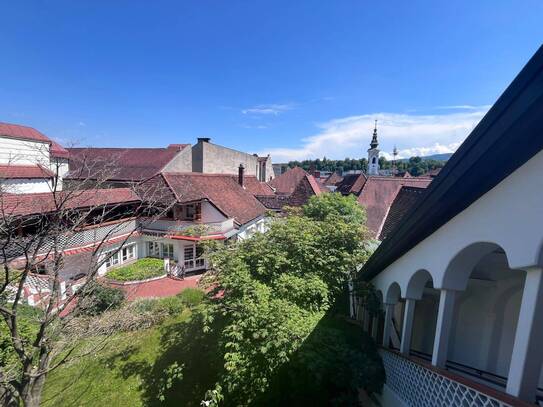 Imposantes Stadthaus mit Garten und Garage