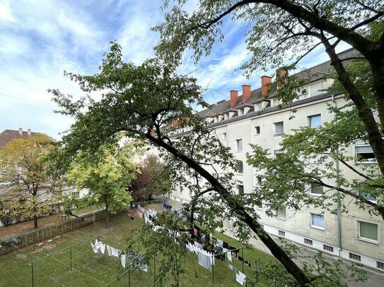 Sofort beziehbare helle Wohnung mit optimaler Raumaufteilung nähe Herz Jesu Kirche: perfekt für ein Leben ohne Auto!