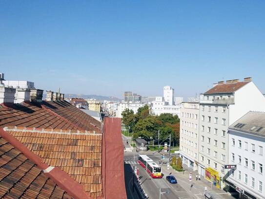 SCHICKE TERRASSENWOHNUNG MIT FERNBLICK IN DER SCHRöTTERGASSE UNWEIT REUMANNPLATZ