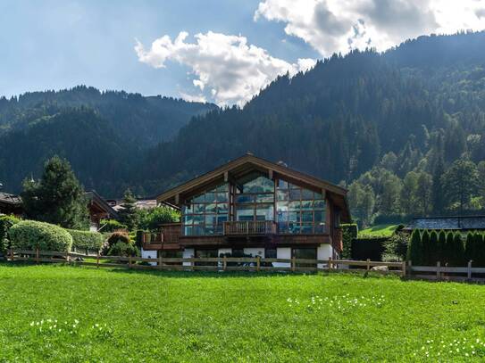 Einfamilienhaus am Fuße des Hahnenkamms mit Traumausblick (800233)