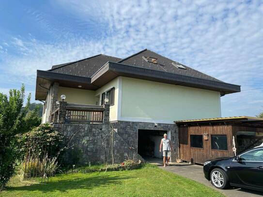 Einfamilienhaus im Bungalowstil, voll unterkellert, Dachgeschoss ausgebaut mit Sauna und schönes ebenes Grundstück.