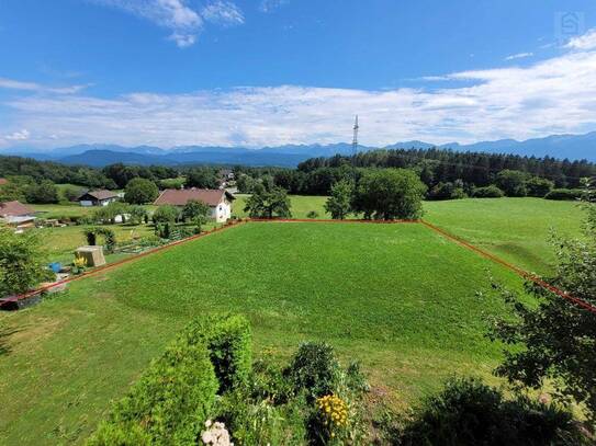 Großes Baugrundstück in sonniger Aussichtslage mit solidem Altbestand nahe Velden am Wörthersee!