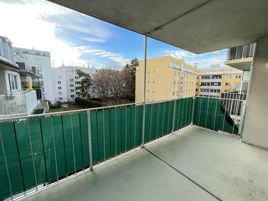 geräumige 2-Zimmer Wohnung mit Balkon & Weitblick