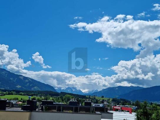 GROSSE LOGGIA NAHE DEM ZENTRUM MIT STELLPLATZ