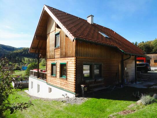 NEUWERTIGES HOLZBLOCKHAUS IN SONNIGER SÜDHANGLAGE! Jetzt mit Drohnenvideo!