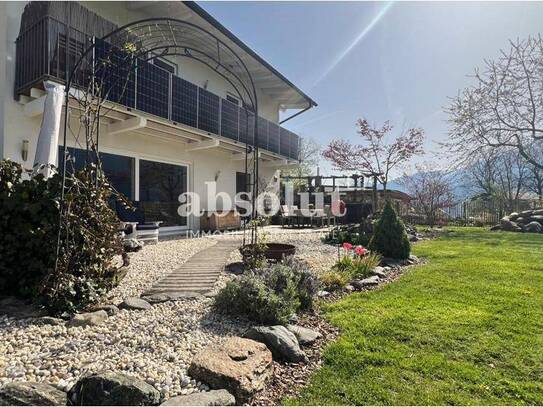 Attraktives Mehrfamilienhaus mit 2 Einheiten in sonniger Lage, großem Garten, Carport, PV-Anlage uvm