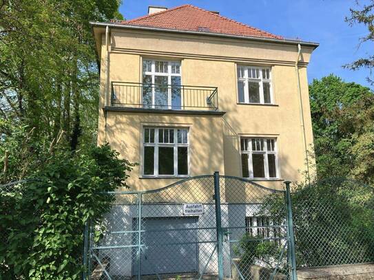 1130! Charmante Villa mit großem Garten in Hietzinger Villengegend zur Miete!