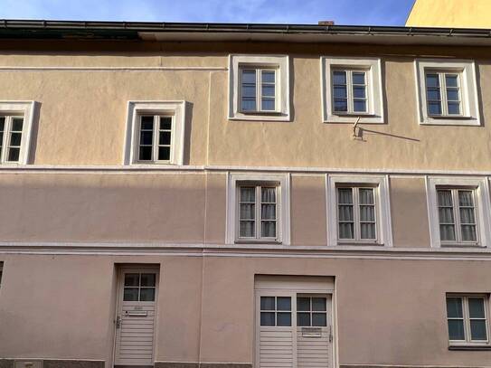 PRIVATES STADTHAUS in KREMS: Wohngebäude mit 3 bis 9 Nutzungseinheiten in zentraler und ruhiger Innenstadtlage zu verka…