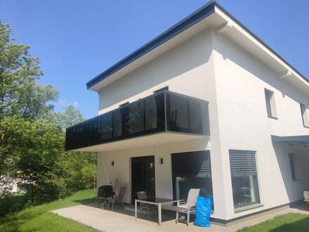 BESSER GEHT NICHT! FANTASTISCHES und ROMANTISCH gelegenes, LUXURIÖS ausgestattetes EINFAMILIENHAUS. ERSTBEZUG. ABSOLUTE…