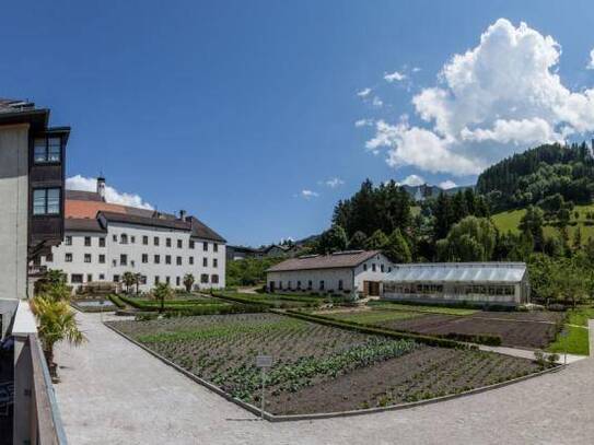 Tagescafe mit Gastgarten im Erdgeschoss, in Schwaz