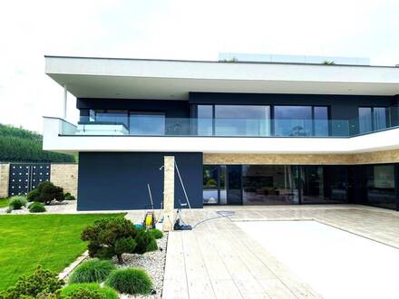 Architektenvilla - malerischen Weitblick, 3 Terrassen, Pool und Garten!