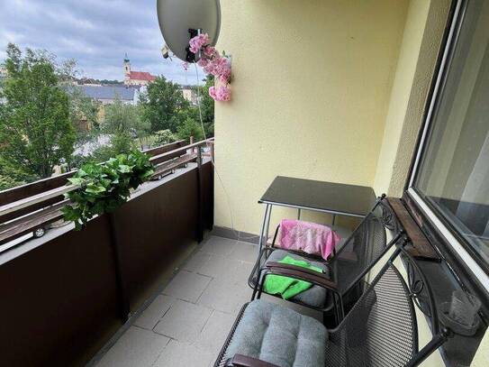 2 Zimmer Wohnung mit Balkon.