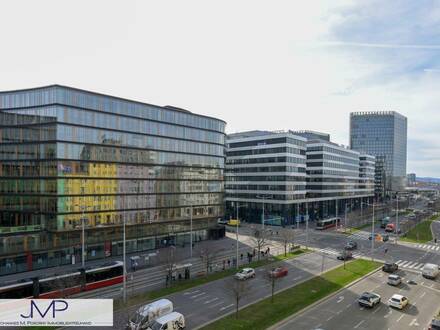 Erstbezug: Vollmöblierte, sonnige Stadtwohnung mit Ausblick