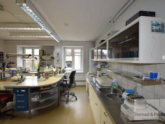 Voll ausgestattetes zahntechnisches Labor mit Betreiberwohnung