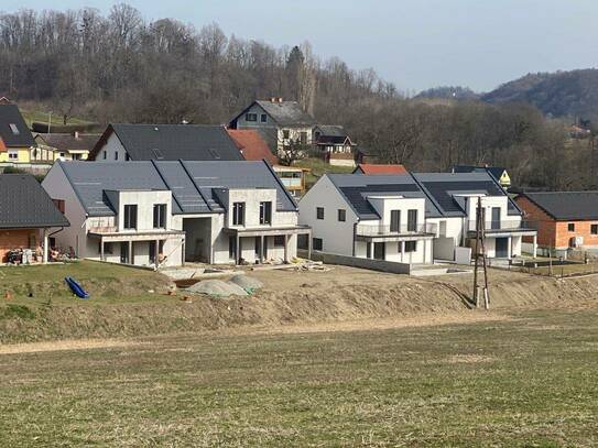 Traumhaus in Spielfeld: Großzügiges EG mit Garten, Balkon und Terrasse