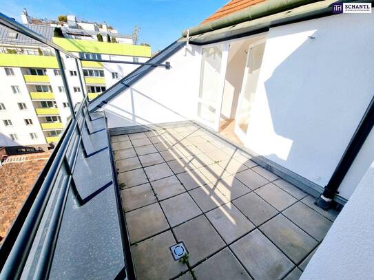 Stylischer Wohntraum im Dachgeschoss! Frisch saniert + Ruhelage + Traumhaftes Altbauhaus + Hofseitige Terrasse + U-Bahn…