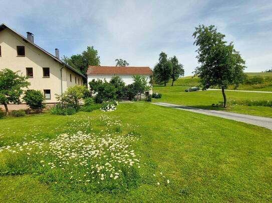 Bauernhof mit 4000 m² Garten, Garagen und Wirtschaftsgebäude in Oberösterreich