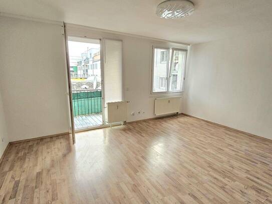 Hofseitig gelegene 3-Zimmer mit Balkon: Tokiostraße!